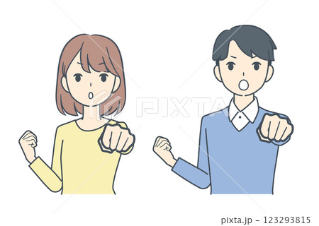 拳を突き出す男性と女性 123293815