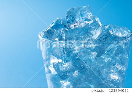 氷 イメージ ガラス氷 水滴ナシ 氷 イメージ ガラス氷 水滴ナシ 123294032