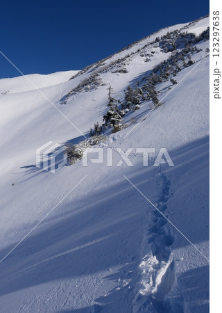 一本道のトレース 123297638