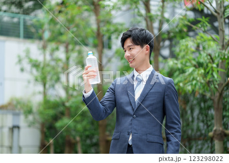 男性　ビジネス 123298022