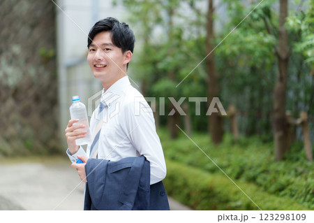男性　ビジネス 123298109