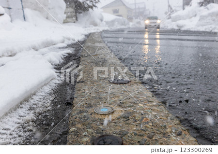 雪道の地下水による消雪 123300269