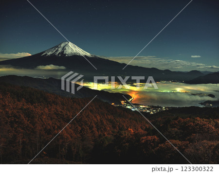 富士山と雲海 富士山と雲海 123300322