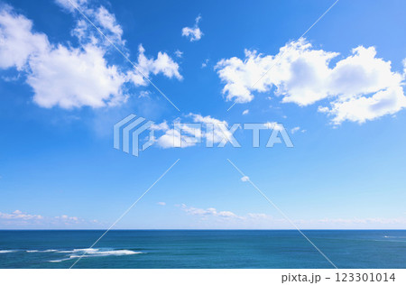 青い海と青い空 123301014