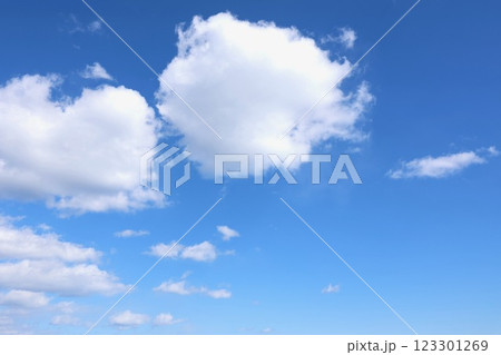 青空と白い雲 青空と白い雲 123301269