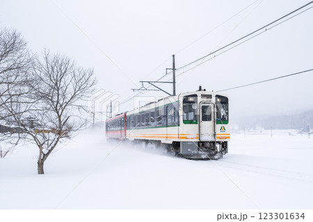 【会津線】雪原を走行するAIZUマウントエクスプレス 【会津線】雪原を走行するAIZUマウントエクスプレス 123301634