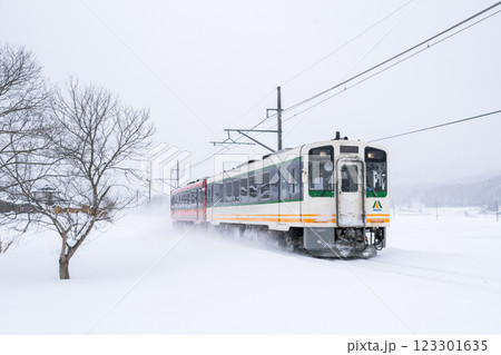【会津線】雪原を走行するAIZUマウントエクスプレス 【会津線】雪原を走行するAIZUマウントエクスプレス 123301635