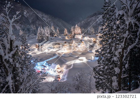 五箇山　相倉合掌造り集落　冬のライトアップ 123302721