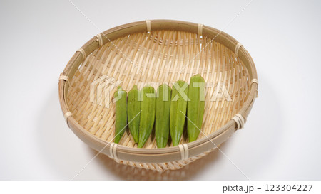 オクラ 123304227