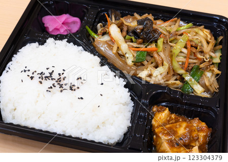おいしい中華料理の肉野菜炒め弁当 おいしい中華料理の肉野菜炒め弁当 123304379