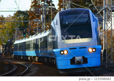 送り込み回送中のE653系、横須賀線を走る 送り込み回送中のE653系、横須賀線を走る 123306082