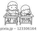 授業中居眠りしている男の子を起こす女の子 123306164