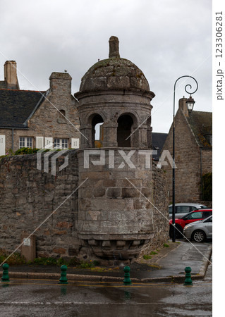 The turret is a vestige of the bulwark on the sea in Roscoff 123306281