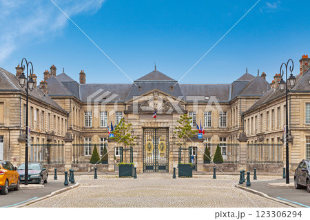 The City hall of Soissons 123306294