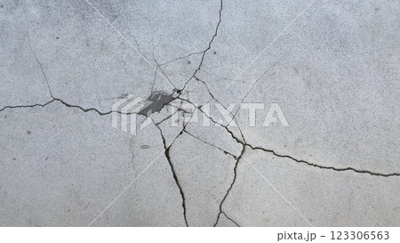 ひび割れたコンクリート Concrete 123306563