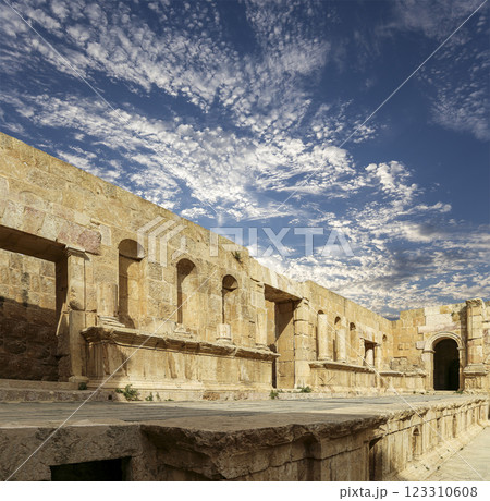 Roman ruins (against the background of a beautiful sky with clouds) in the Jordanian city of Jerash (Gerasa of Antiquity), capital and largest city of Jerash Governorate, Jordan 123310608