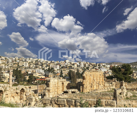 Roman ruins (against the background of a beautiful sky with clouds) in the Jordanian city of Jerash (Gerasa of Antiquity), capital and largest city of Jerash Governorate, Jordan 123310681