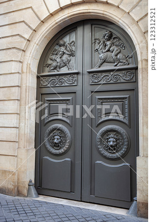 Facade of a stylish Parisian house Facade of a stylish Parisian house 123312521