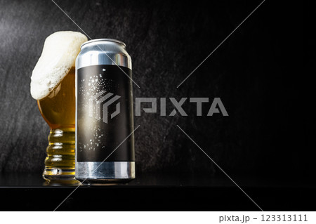 IPAグラスで楽しむアメリカンクラフトビールのイメージ IPAグラスで楽しむアメリカンクラフトビールのイメージ 123313111