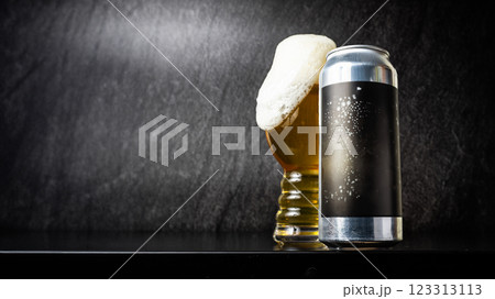 IPAグラスで楽しむアメリカンクラフトビールのイメージ IPAグラスで楽しむアメリカンクラフトビールのイメージ 123313113