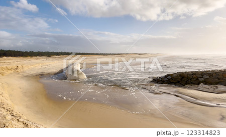 The sea rises to the seafront of Furadouro in Ovar 123314823
