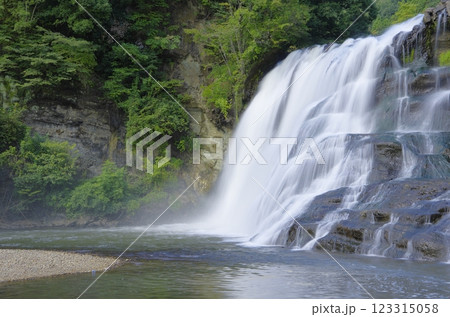 那須烏山の竜門の滝 123315058