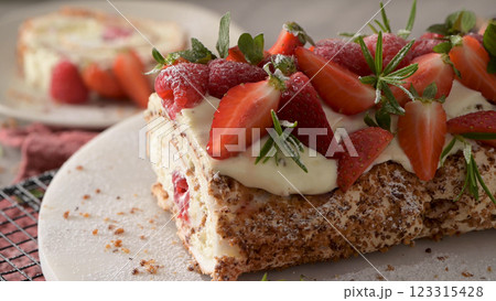 Meringue roll cake Meringue roll cake 123315428