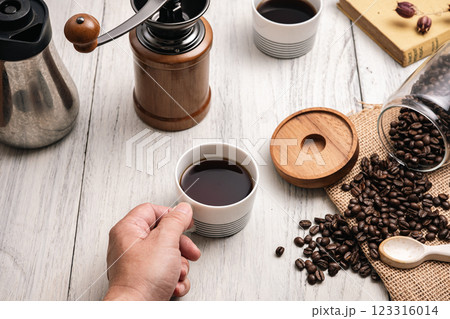 朝のコーヒータイム 朝のコーヒータイム 123316014