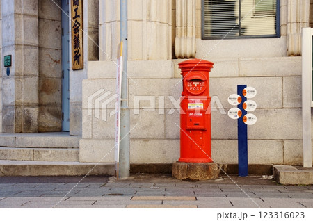 川越商工会議所のレトロな郵便ポスト 123316023