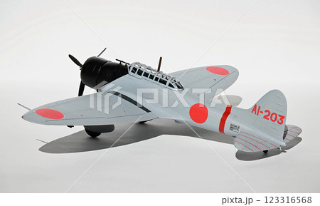 九九艦爆11型、1/72スケール模型、空母「赤城」搭載機 123316568
