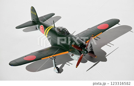 紫電改、1/72スケール模型、343航空隊 菅野大尉乗機 紫電改、1/72スケール模型、343航空隊 菅野大尉乗機 123316582