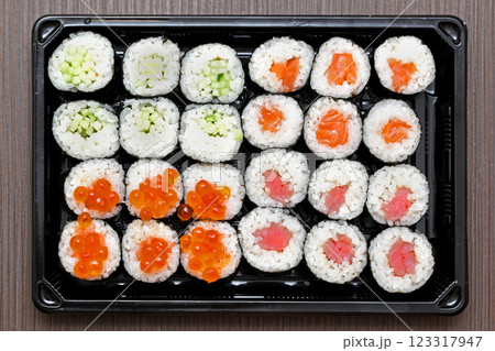 Maki sushi Maki sushi 123317947