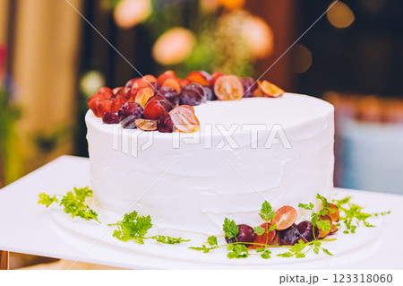 結婚式　ウェディングケーキ 123318060