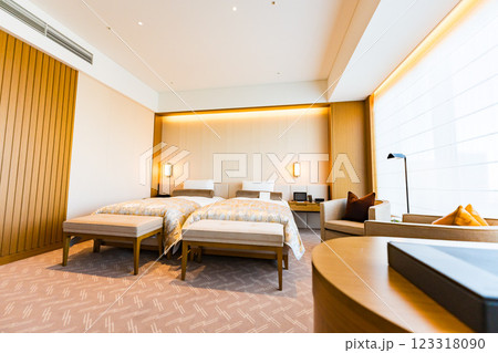 東京の高級ホテルのベッドルーム 123318090