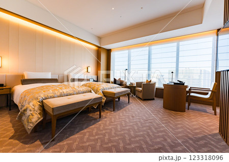 東京の高級ホテルのベッドルーム 東京の高級ホテルのベッドルーム 123318096
