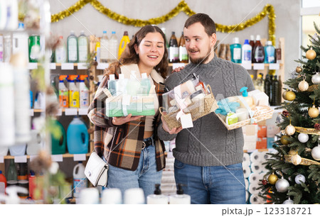 Couple shopping for Christmas presents together at home goods store Couple shopping for Christmas presents together at home goods store 123318721