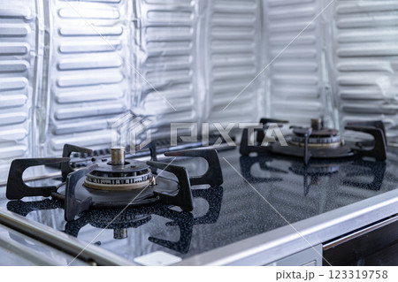 掃除をした後のレトロなガスコンロ 掃除をした後のレトロなガスコンロ 123319758