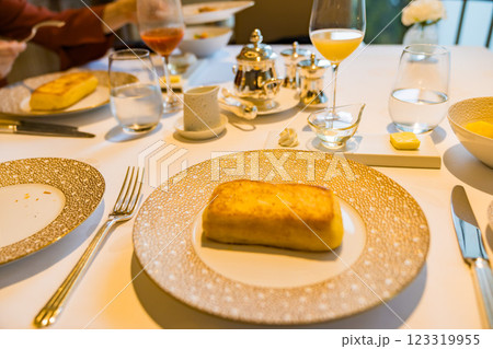 高級ホテルのフレンチトースト 123319955