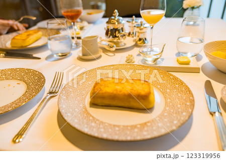 高級ホテルのフレンチトースト 123319956