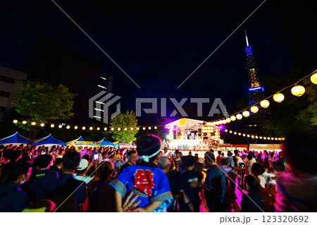 さっぽろ夏祭り 北海盆踊りの風景　（北海道札幌市大通公園） 123320692