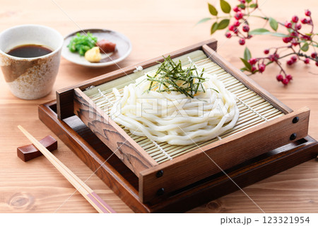 ざるうどん （ 冷やしうどん ） 123321954