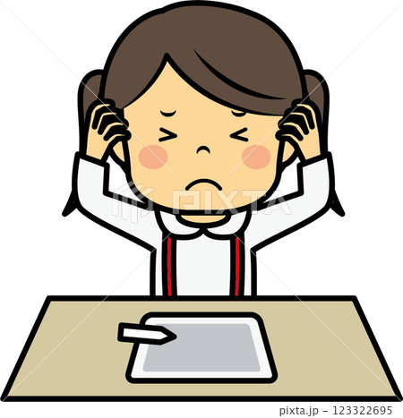 タブレット学習をする小学生女児 123322695