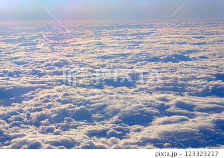 機内から見た12月の雲 123323217