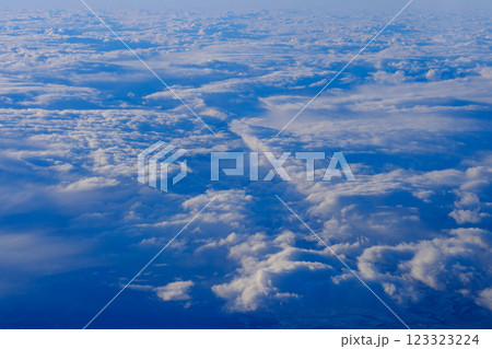 機内から見た12月の雲 123323224
