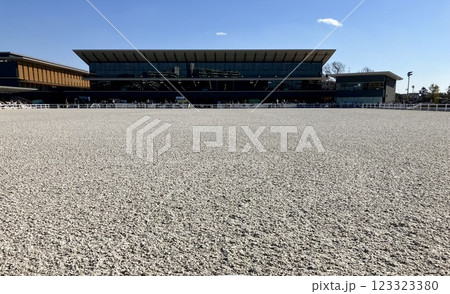 馬事公苑のメインアリーナ 123323380
