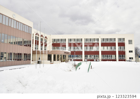 冬の北海道乙部町で町立乙部小学校の風景を撮影 冬の北海道乙部町で町立乙部小学校の風景を撮影 123323594