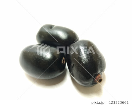 A picture of blackberries isolated on a white background A picture of blackberries isolated on a white background 123323661