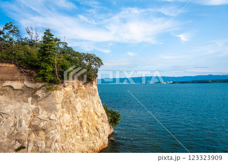 石川県　能登島大橋　快晴の海と空　9月 123323909