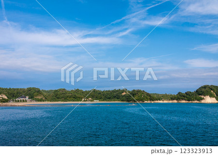 石川県 能登島大橋 快晴の海と空 9月 石川県 能登島大橋 快晴の海と空 9月 123323913