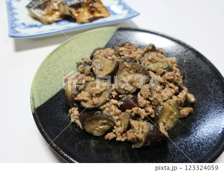 茄子と豚ひき肉の生姜味噌炒め　食事イメージ 123324059